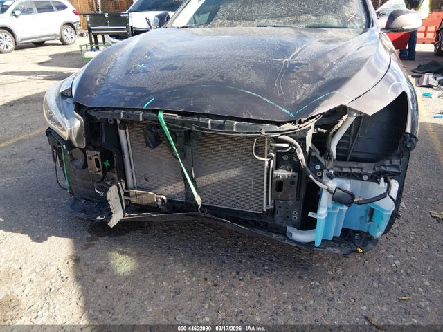 INFINITI Q50 Premium