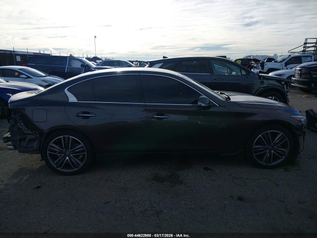 INFINITI Q50 Premium