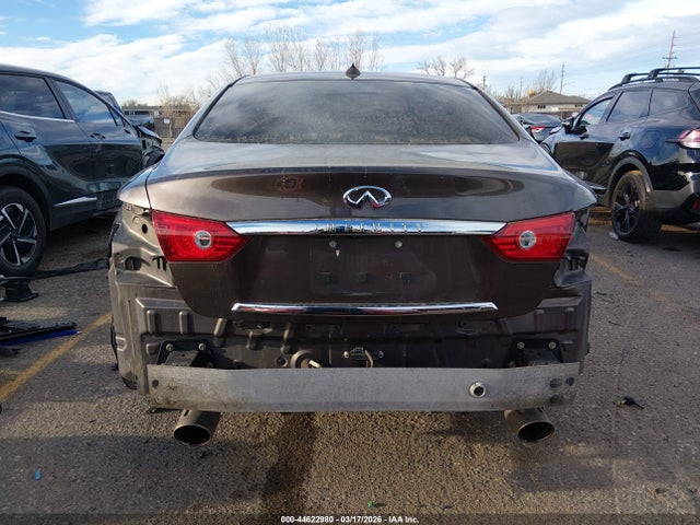 INFINITI Q50 Premium