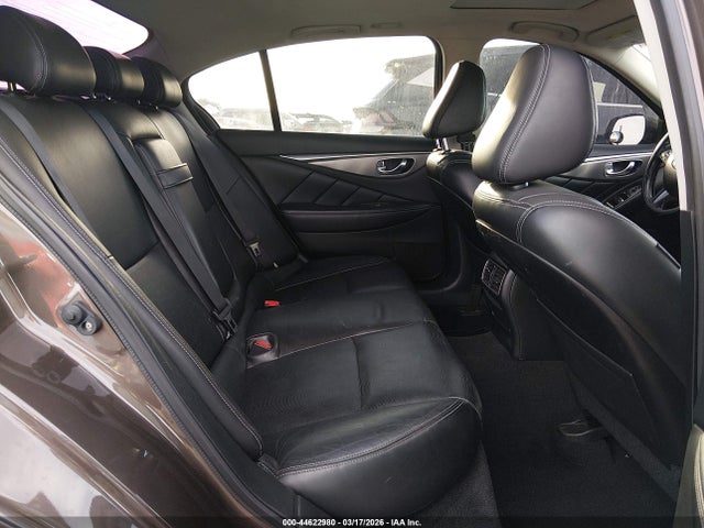 INFINITI Q50 Premium