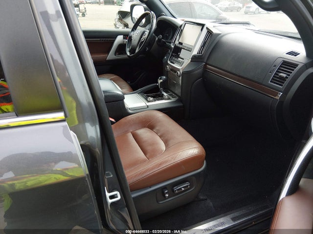 Toyota Land Cruiser V8