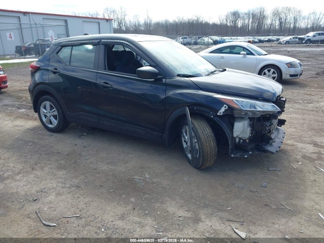 Salvage Nissan Kicks Image