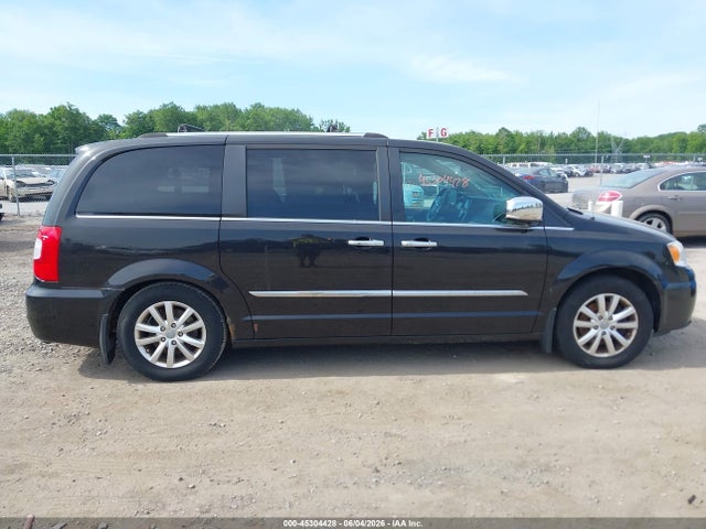 Chrysler Town & Country Limited Platinum