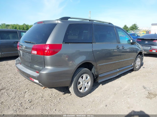 Toyota Sienna Le