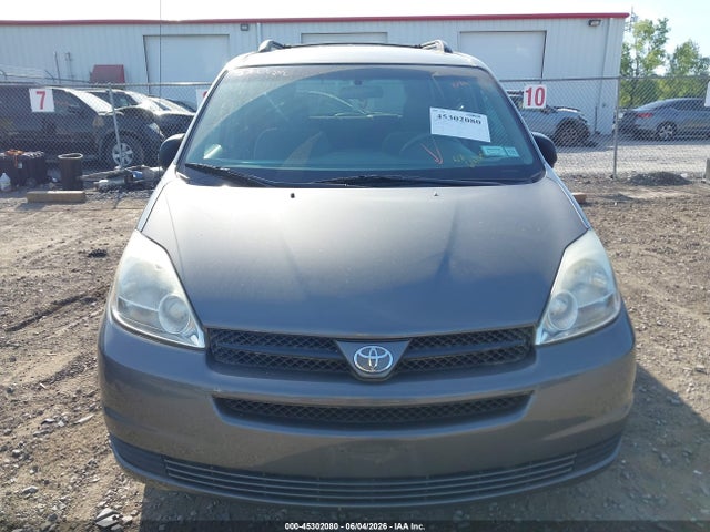 Toyota Sienna Le
