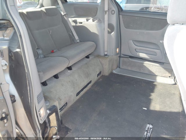 Toyota Sienna Le