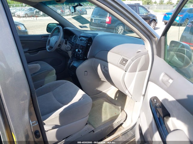 Toyota Sienna Le