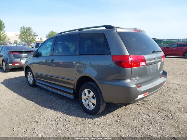 Toyota Sienna Le