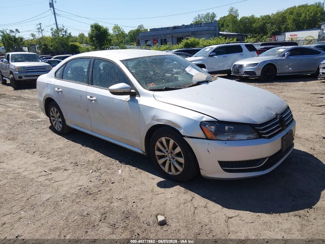 Salvage Volkswagen Passat Image