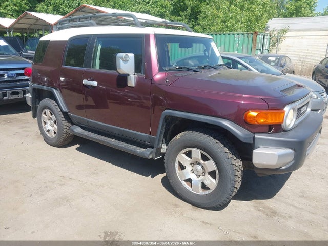 Salvage Toyota FJ Cruiser Image