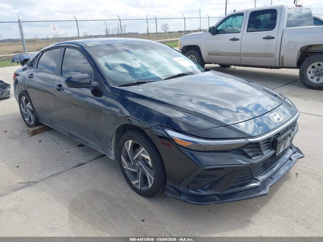Salvage Hyundai ELANTRA Image
