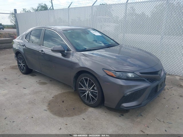 Salvage Toyota Camry Image