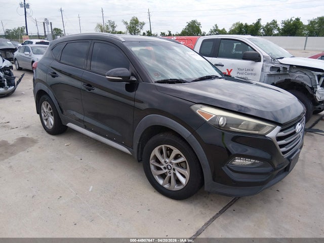 Salvage Hyundai TUCSON Image