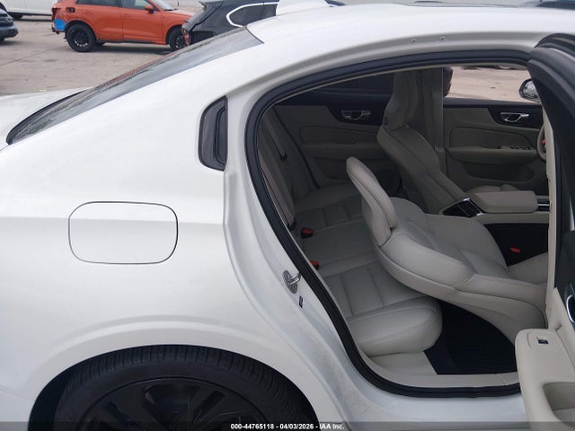 Volvo S60 B5 Ultimate Dark Theme