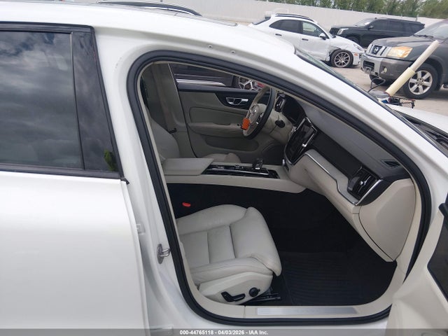 Volvo S60 B5 Ultimate Dark Theme