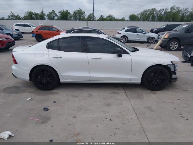 Volvo S60 B5 Ultimate Dark Theme