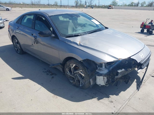 Salvage Hyundai ELANTRA Image