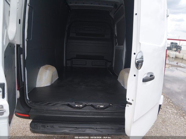 Freightliner Sprinter 2500 Standard Roof I4