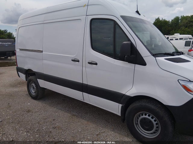 Freightliner Sprinter 2500 Standard Roof I4