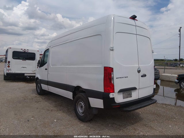 Freightliner Sprinter 2500 Standard Roof I4