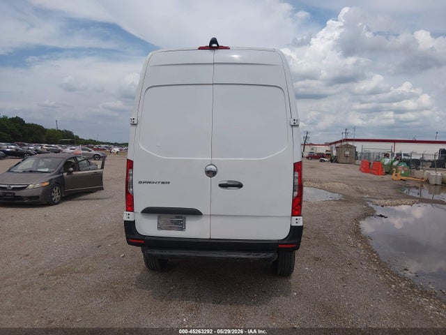 Freightliner Sprinter 2500 Standard Roof I4
