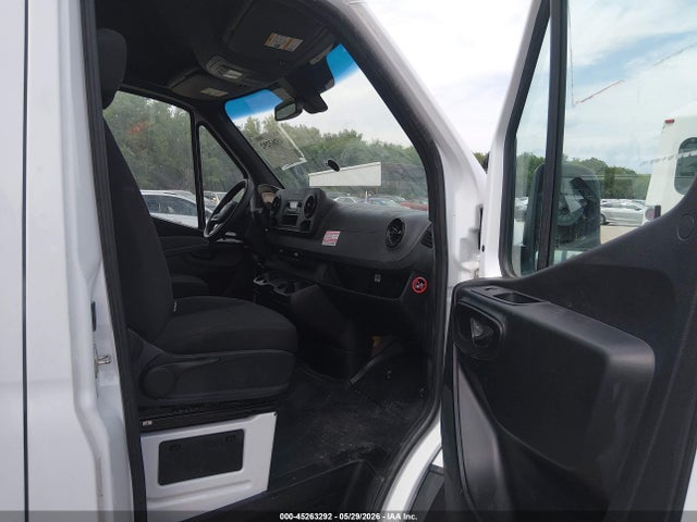 Freightliner Sprinter 2500 Standard Roof I4