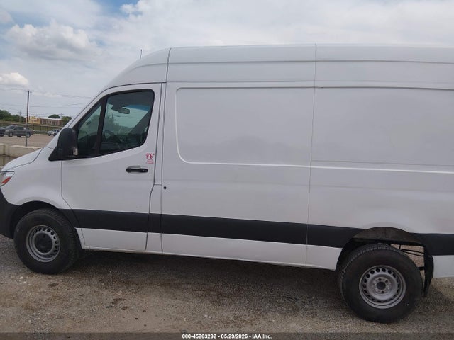 Freightliner Sprinter 2500 Standard Roof I4