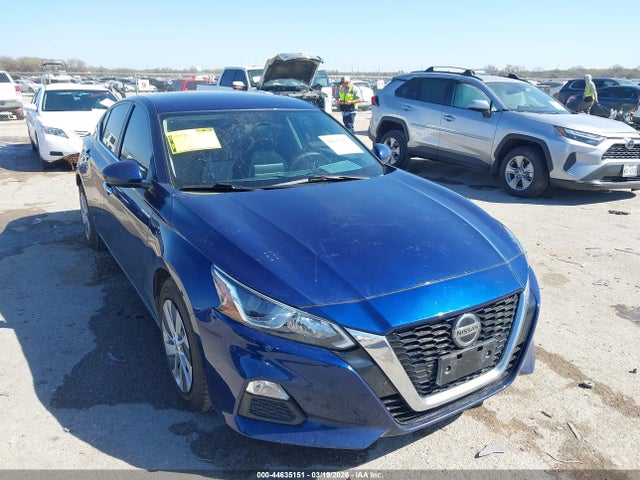 Salvage Nissan Altima Image