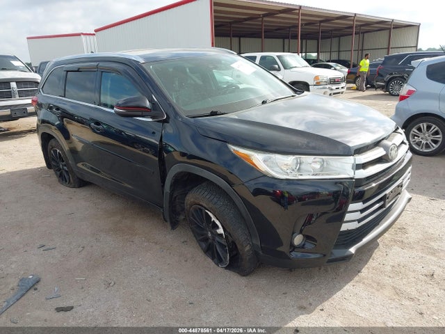 Salvage Toyota Highlander Image