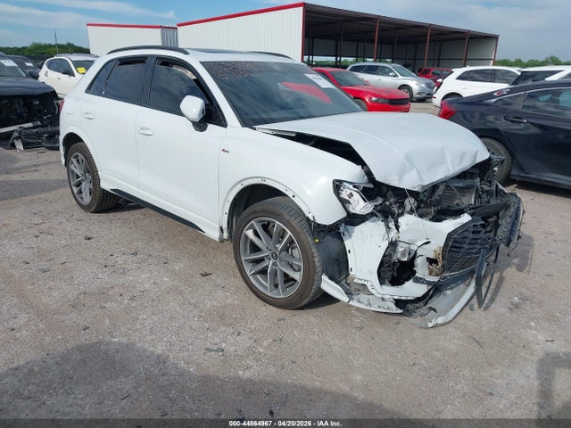 Salvage Audi Q3 Image