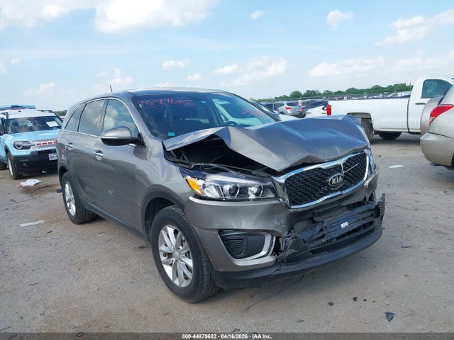 Salvage Kia Sorento Image