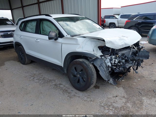 Salvage Volkswagen Taos Image