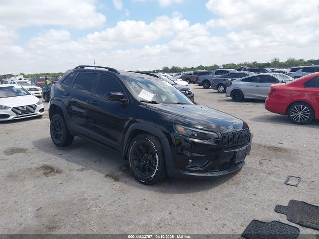 Salvage Jeep Cherokee Image
