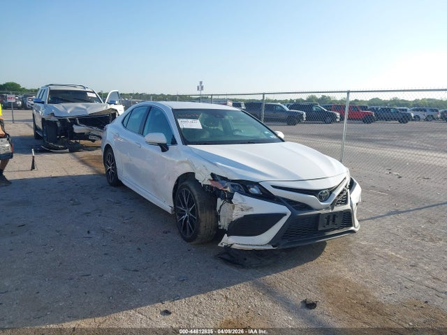 Salvage Toyota Camry Image