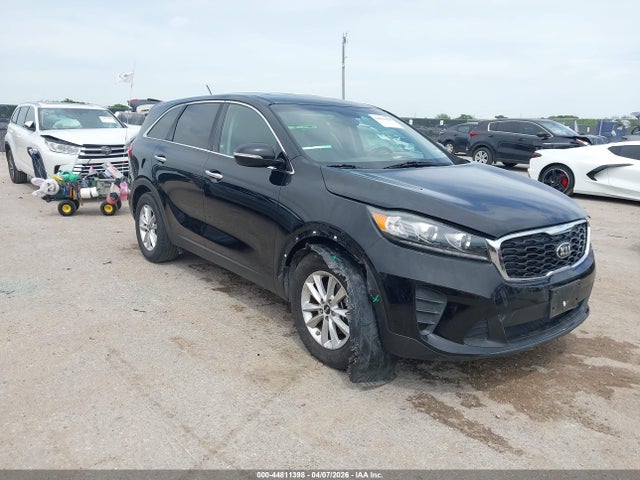 Salvage Kia Sorento Image