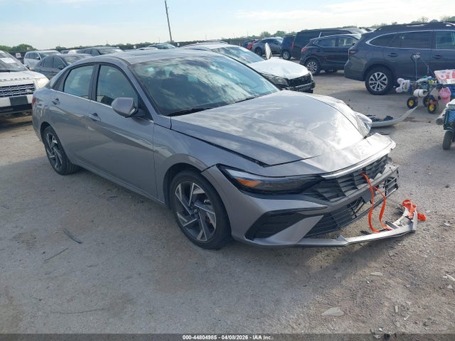Salvage Hyundai ELANTRA Image