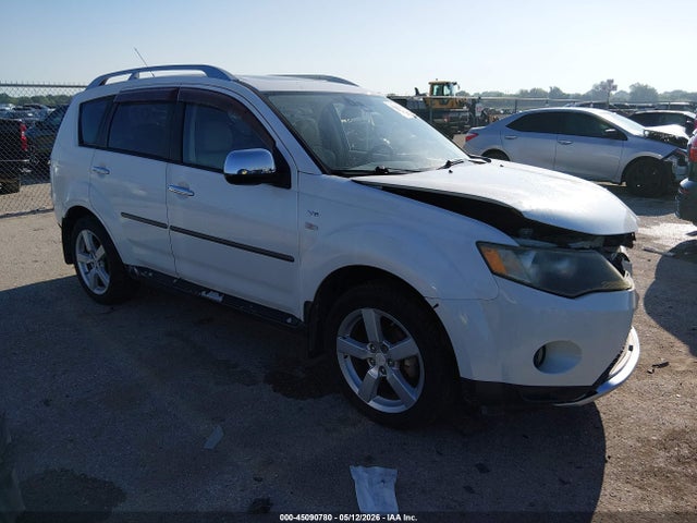 Salvage Mitsubishi Outlander Image