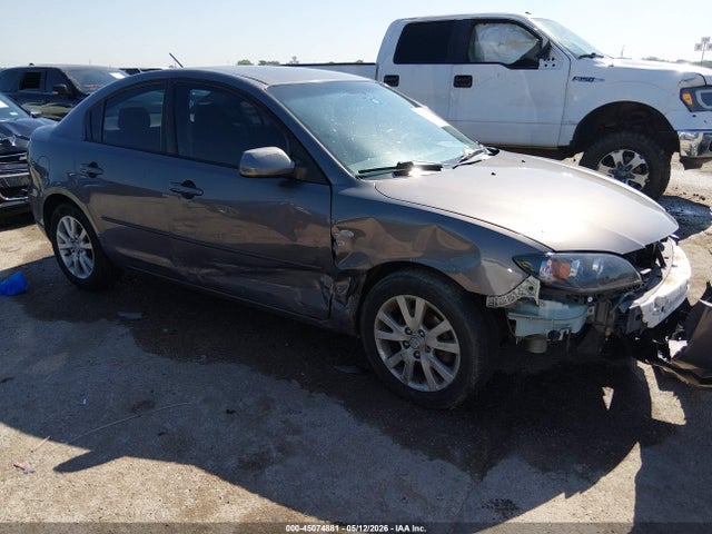 Salvage Mazda Mazda3 Image