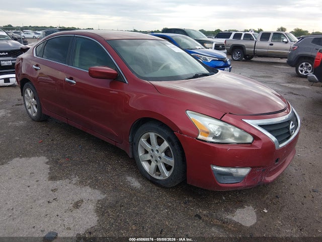 Salvage Nissan Altima Image