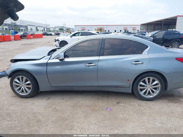 INFINITI Q50 Premium
