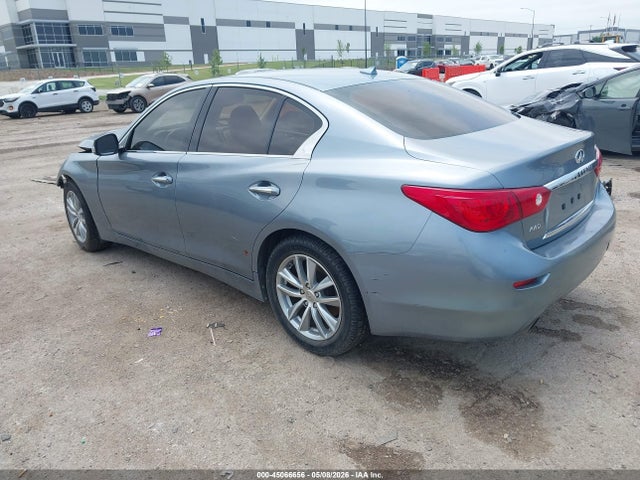 INFINITI Q50 Premium