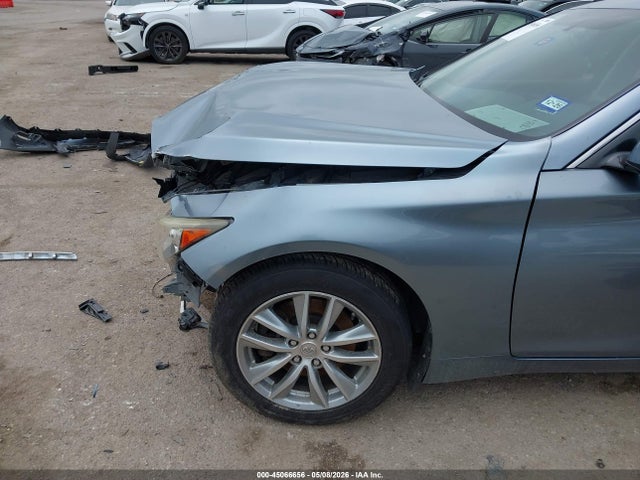 INFINITI Q50 Premium