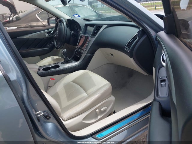 INFINITI Q50 Premium