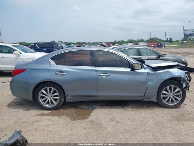 INFINITI Q50 Premium