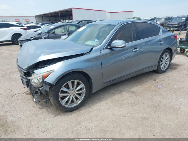 INFINITI Q50 Premium