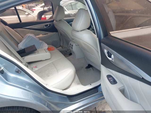 INFINITI Q50 Premium