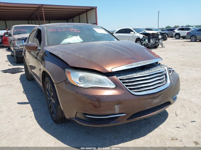 Salvage Chrysler 200 Image