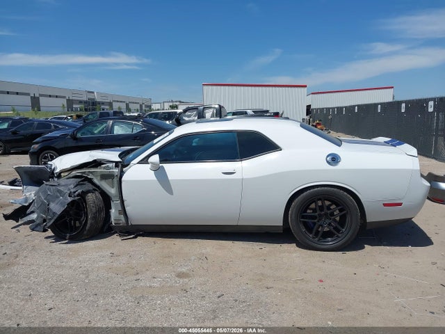 Dodge Challenger Srt8