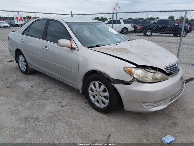 Salvage Toyota Camry Image