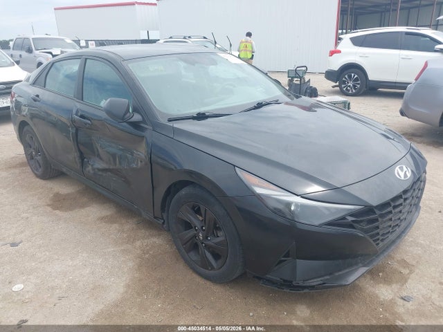 Salvage Hyundai ELANTRA Image